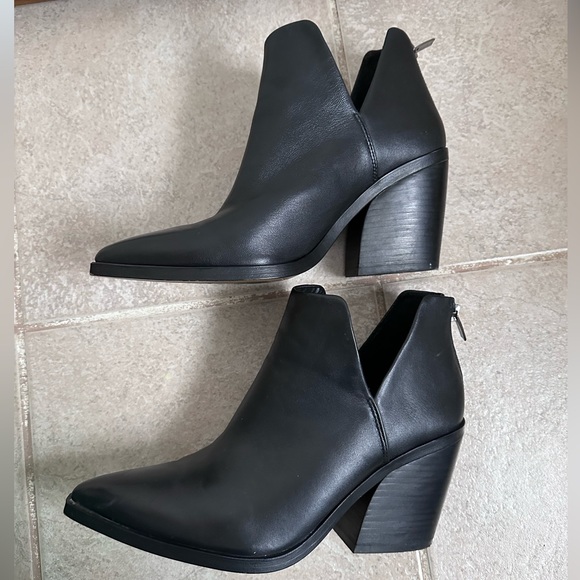 Vince Camuto GIGIETTA Pointy-Toe Heel Booties Black Size 11M 11 genuine Leather - Picture 5 of 7